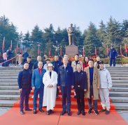 赴韶山“瞻仰伟大领袖毛主席，向伟人敬
